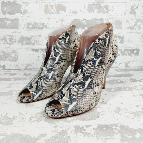 Halogen Rowen Snakeskin Print Peep Toe V Cut Slip On Ankle Bootie D233 - Picture 2 of 13